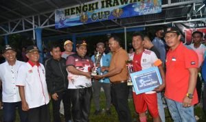 Bupati Suhatri Bur Resmi Tutup Turnamen Sepakbola ‘Hengki Irawan Cup I’