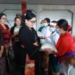 Ketua TP PKK Provinsi Bali, Gelar Aksi Sosial ‘Menyapa dan Berbagi’ di Gianyar