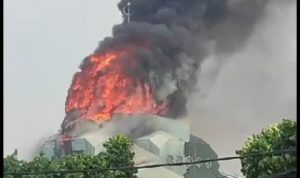 Kubah Masjid Islamic Center di Koja Jakarta Utara Terbakar