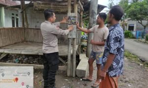Bhabinkamtibmas Polsek Jawilan Polres Serang Sambang Pos Ronda Warga Desa Parakan
