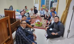 Maulan Aklil dan Rombongan Mendoakan M. Sopian Semoga Lekas Sembuh