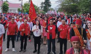 Dipimpin Glady Kandouw,Defile Kontingen Minahasa di Porprov XI Bolmong Memukau