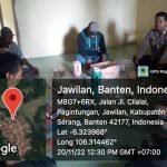 Jaga Kondusifitas, Bhabinmas Polsek Jawilan Polres Serang Brigpol Jaenal Sambangi Warga