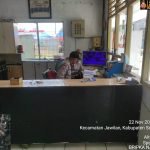 Bhabinkamtibmas Polsek Jawilan Berikan Arahan Kepada Security