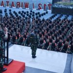 Asops Panglima TNI Lakukan Pemeriksaan Pasukan Satgas Yonif R 712/WT