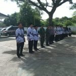 Personel Polsek Jawilan Polres Serang Ikuti Upacara Hari Guru Nasional di Lapangan Kantor Kecamatan Jawilan