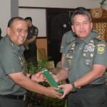 Pangdam II/Swj Terima Brevet Kehormatan Kesehatan Militer dari Kapuskesad