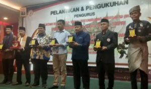 Suhatri Bur Hadiri Pelantikan Pengurus IKKSB Kota Batam Periode 2022-2027