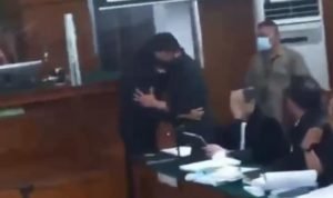 Momen Ferdy Sambo dan Putri Pelukan, Disoraki: Huuu