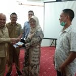 Maulan Aklil Serahkan Bantuan Permodalan Kepada 150 Pelaku Usaha Mikro di Pangkalpinang