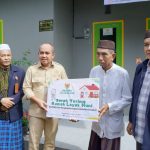 Maulan Aklil Serahkan Rumah Layak Huni, Warga Sambut Hangat