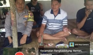 Bhabinkamtibmas Bripka Jaenal Laksanakan Sambang DDS ke Warga di Desa Binaannya
