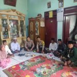 Turut Berbela Sungkawa, Bhabinkamtibmas Polsek Jawilan Berkunjung ke Rumah Duka