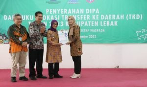 Bupati Lebak Serahkan DIPA Dan Buku TKD Tahun Anggaran 2023 