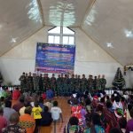 Prajurit R712/Wtm Sumbangkan Suara Emas di Gereja Puncak Jaya