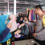 Dalam Lawatan Kapolres Tikep AKBP Setyo Agus Hermawan, S.I.K. M.A.P. sejumlah pedagang pasar Sarimalaha terima bantuan