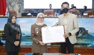 Rapat Paripurna Penetapan Raperda Pemberian Insentif Dan Atau Pemberian Kemudahan Berinvestasi