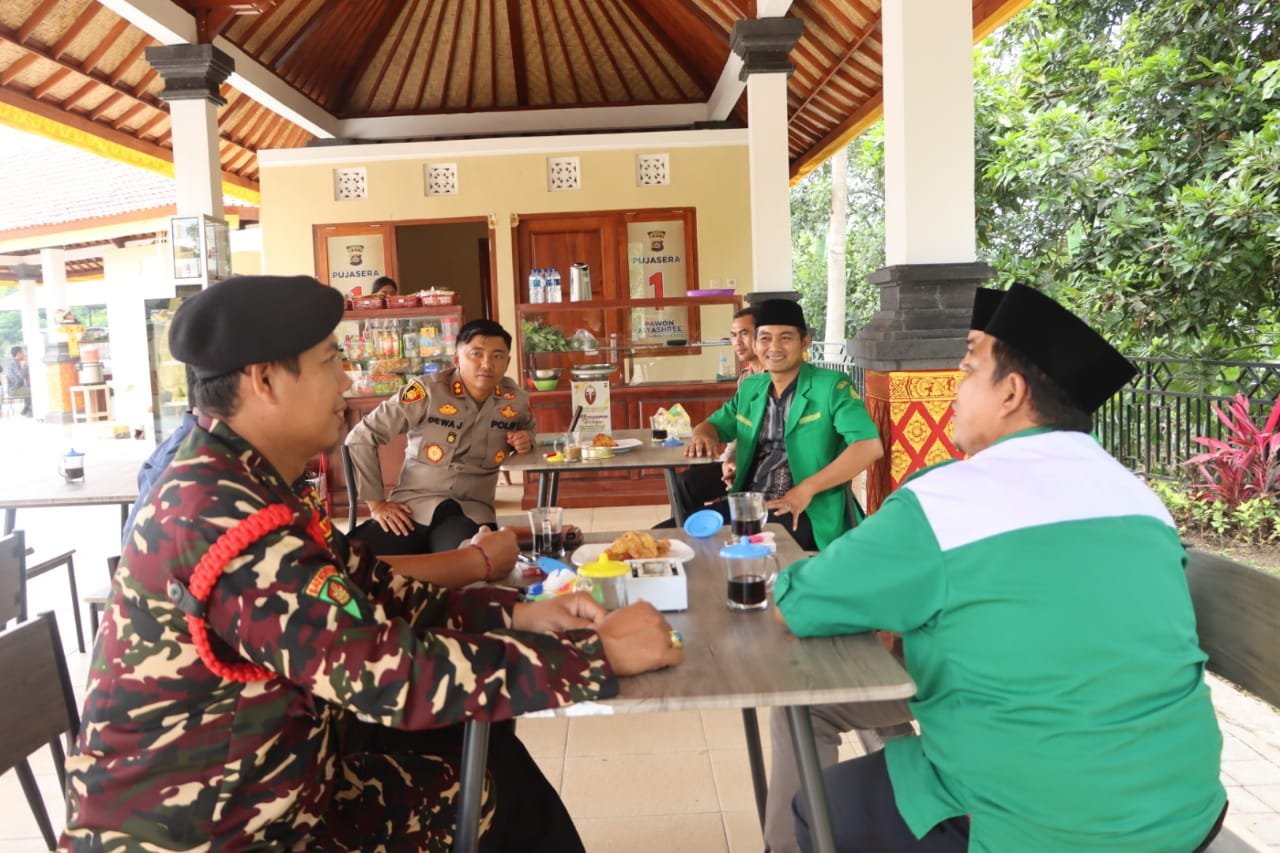 Jumat Curhat Kapolres Jembrana dengan Konsep "Menyama Braya" Bersama Ketua GP Ansor Kabupaten Jembrana 1 IMG 20230106 WA0087
