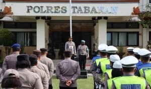 Kapolres Tabanan Pimpin Apel Pagi Jam Pimpinan, Arahkan Anggota Tetap Semangat dalam Bertugas