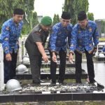 Peringati HUT ke-72 Dinas Penerangan TNI AD, Pendam II/Swj Ziarah Rombongan di TMP