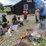 Satgas R712/Wiratama, Mengunjungi Kepala Suku Distrik Pagaleme Papua