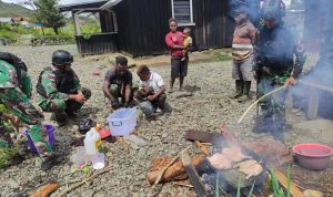 Satgas R712/Wiratama, Mengunjungi Kepala Suku Distrik Pagaleme Papua