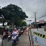 Warga Keluhkan Pengerjaan Sambungan Pipa PDAM TKR Jadi Penyebab Kemacetan