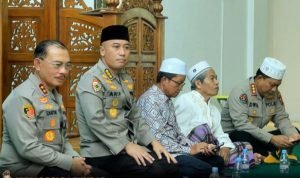 Kapolda Sumbar Irjen Pol Suharyono Didampingi Irwasda dan Kabid Humas Laksanakan ‘Jumat Curhat’ di Mesjid Agung Nurul Iman