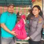 Giat Jumat Curhat Kapolsek KPS Bitung, Bagikan Bantuan untuk Buruh ASDP