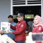 Tekan Angka Stunting, Bupati Tebo H. Aspan Serahkan Alkes untuk Posyandu