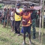 Lestarikan Budaya Lokal, Satgas Yonif 143/TWEJ Gelar Pertandingan Jubi di Papua