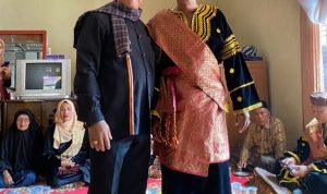 Disambut Sekretaris DPD Golkar Bujang Pandawa, Sekda Rudi R Rilis Hadiri Pengukuhan Gelar Adat Suku Sikumbang