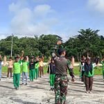 Jalin Keakraban, Satgas Yonif 143/TWEJ Berolahraga Bersama Guru dan Siswa SMKN 2 Keerom
