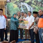 Diserahkan H Amran Tambi, PKDP Riau Bantu Korban Bencana di Padang Pariaman