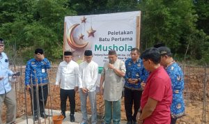 Walikota Maulan Aklil Lakukan Peletakan Batu Pertama Mushola Al Barokah Tanjung Bunga