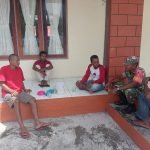 Tingkatkan Perekonomian Masyarakat, Babinsa Koramil 1512-02/Patani Komsos Bahas Hasil Komoditi Pertanian