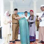 Pj Bupati Tebo H. Aspan Serahkan Bantuan untuk Pembangunan Ponpes