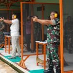 Jaga Kemampuan, Kasdam Brigjen TNI Izak Pangemanan Bersama Pejabat Kodam II/Swj Latihan Menembak Pistol