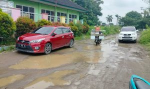 Sejumlah Warga TBL Keluhkan Akses Jalan SDN Cilampang