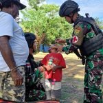 Galakan Layanan Kesehatan, Satags Yonif Raider 142/KJ Lakukan TMC ke Anak-anak Papua