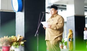 Bupati Suhatri Bur Pimpinan Apel Gabungan di Lingkungan Pemkab Padang Pariaman