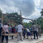 Rumah Mbah Ponco Warga Sidamulya Wanareja Dibongkar, Kapolresta Cilacap Berikan Bantuan