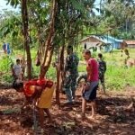 Satgas Yonif 142/TWEJ Bersama Warga Buka Jalan Kampung Terisolir di Pegunungan Bintang Papua