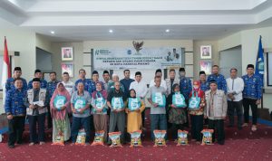 ​Bersama Baznas Salurkan Zakat Ke-400 Kaum Duafa, Molen Harap Bantuan Dapat Dimanfaatkan Dengan Bijak