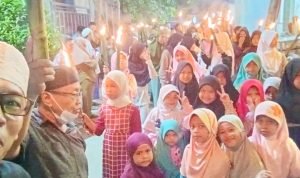 Warga RW 004 Kelurahan Kutabaru Kecamatan Pasarkemis Gelar Pawai Obor