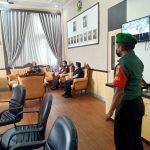 Babinsa Serda Abdul Monitoring Kunjungan Silaturahmi Dandim Letkol Czi Arief di Kantor Kejari Palembang