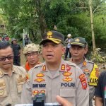 Cek Wilayah Bencana Banjir, Kapolres Sukabumi Minta Akses Jalan Masyarakat Segera Diperbaiki
