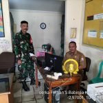 Babinsa Serka Firman Komsos Bersama Staf Kelurahan Bahas Perkembangan di Wilayah Binaan