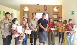 Kapolda Bali Serahkan Bantuan Kepada Anak-Anak yang Terindikasi Stunting di Klinik Pratama Polres Jembrana