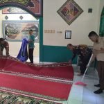 Pembinaan Kampung Pancasila, Anggota Koramil 418-05/Lemabang Laksanakan Pembersihan Prasarana Mushola Nur Imam